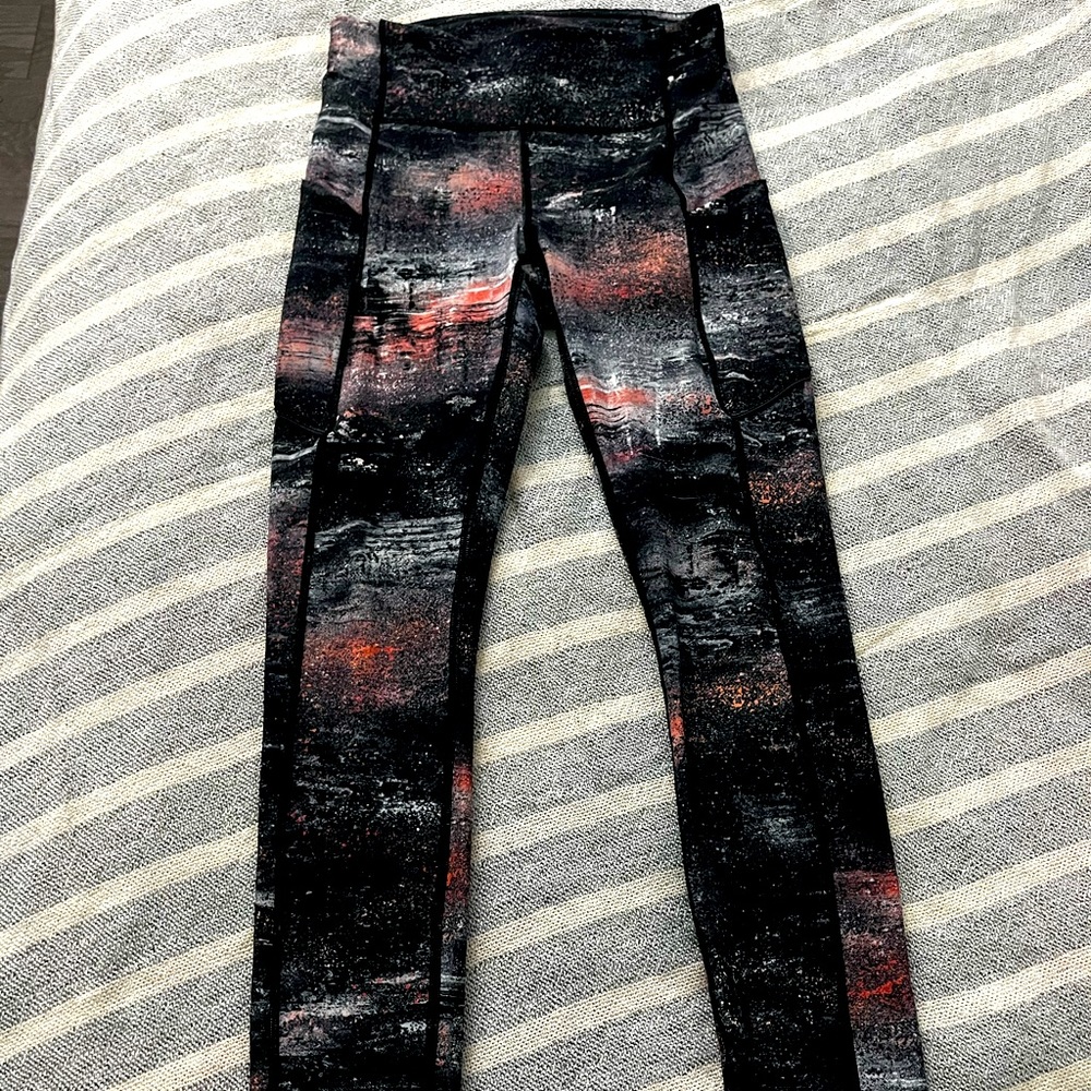 Lululemon speed up tight 28” like new!!